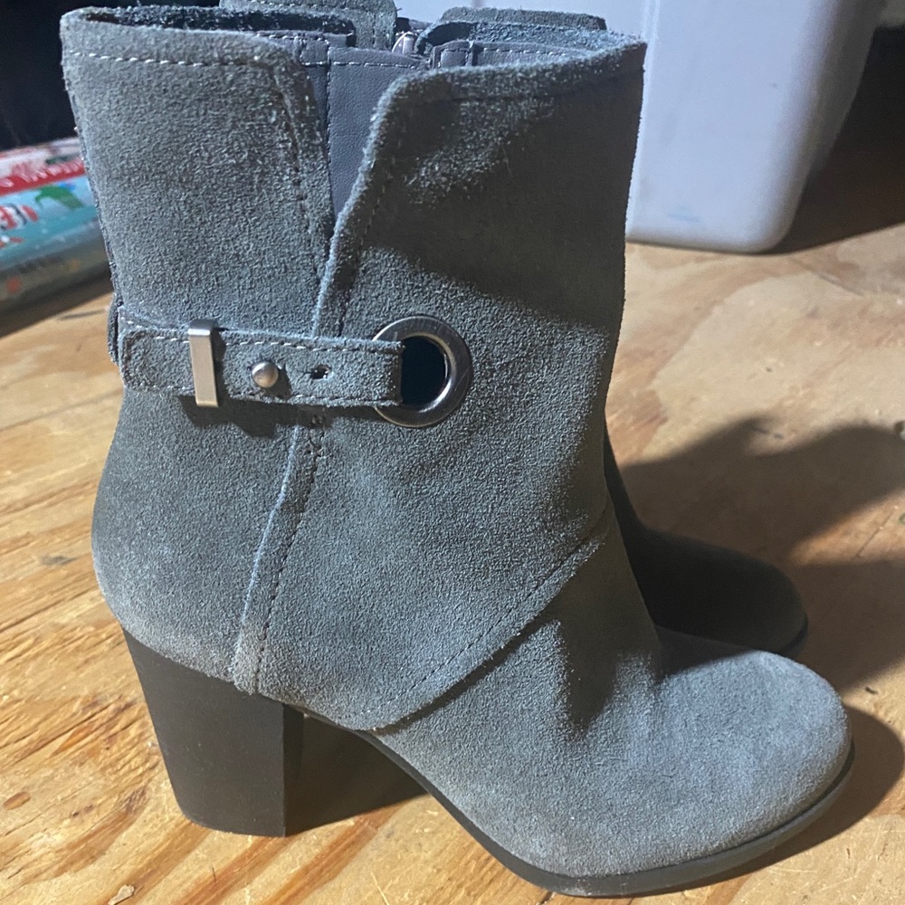 NWT UGG Koolaburra Gray Heels, Size 6